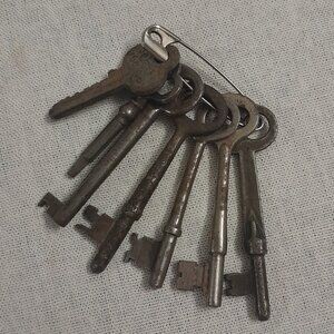 Antique RARE Bundle of Skeleton Keys, Set of 7.